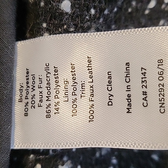 Talbots Removeable Faux Fur Collar Black Boucle Long Sweater Pockets Vest Sz XS - Picture 8 of 10